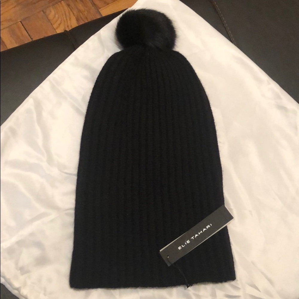 Elite Tahari hat!